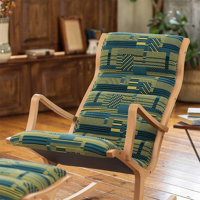 第1弾で制作されたロッキングチェア（E4系「Max」のグリーン車シートを使用）