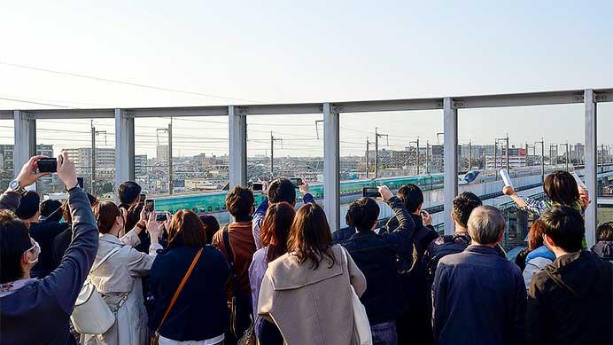 E8系が営業運転を開始