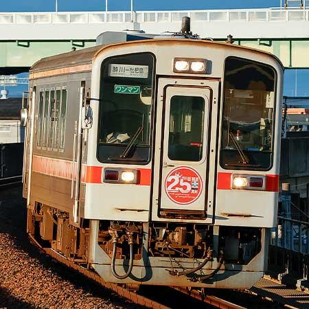 東海交通事業キハ11形300番代に「車両製造25周年記念」ヘッドマーク