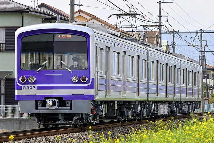 大雄山線で「リンドウ電車」の運転開始