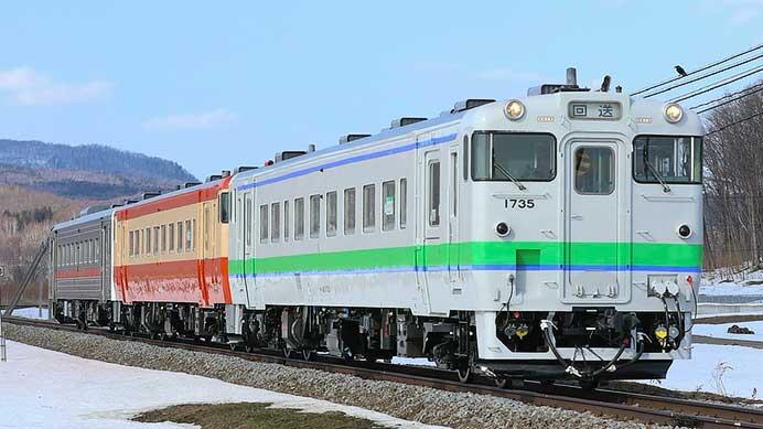 キハ40形2両とキハ54形1両が回送される
