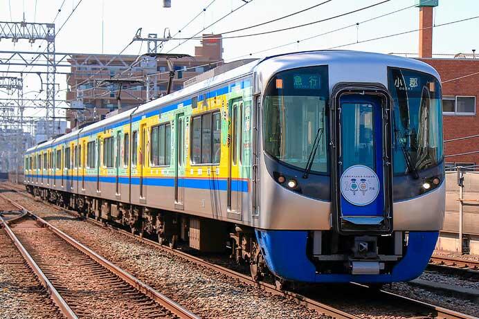 西鉄3000形に天神大牟田線開業100年記念ラッピング