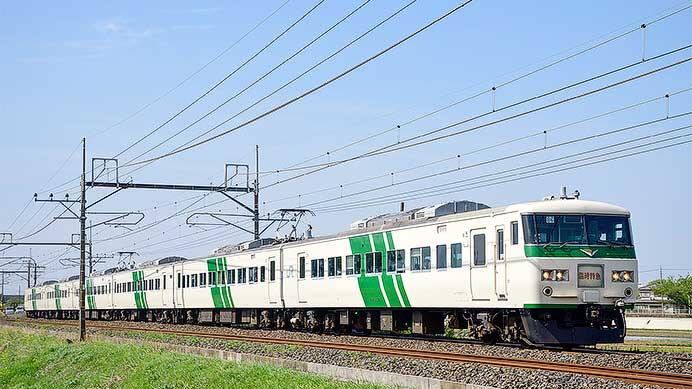 臨時特急“あしかが大藤吉川美南号”，185系で運転