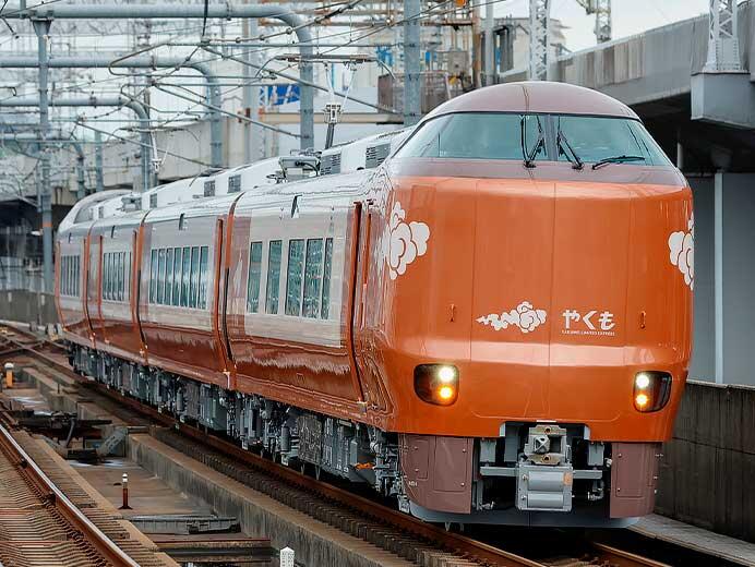 273系Y9編成が登場