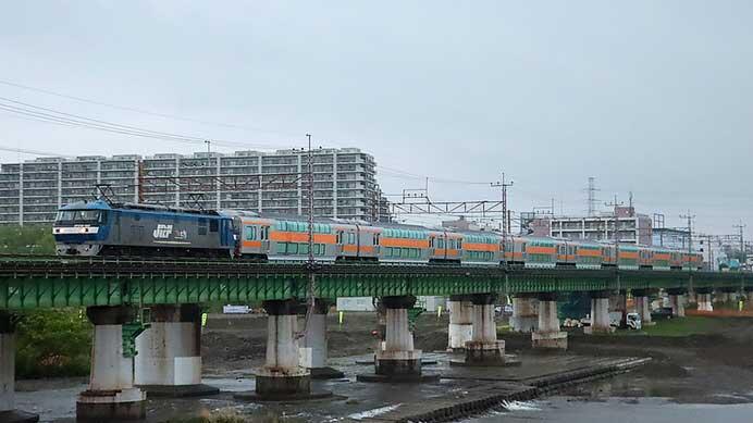 中央快速線用E233系グリーン車8両が甲種輸送される