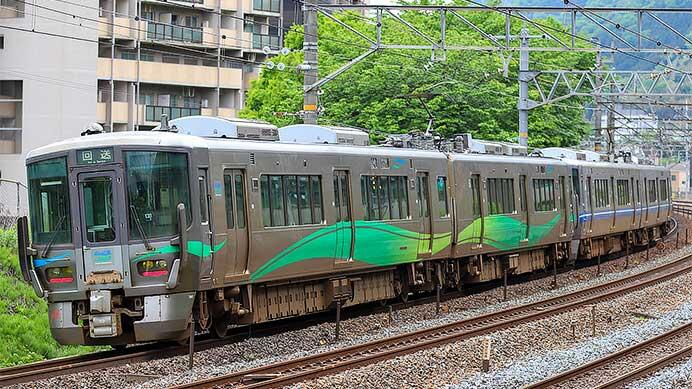 あいの風とやま鉄道521系が吹田へ
