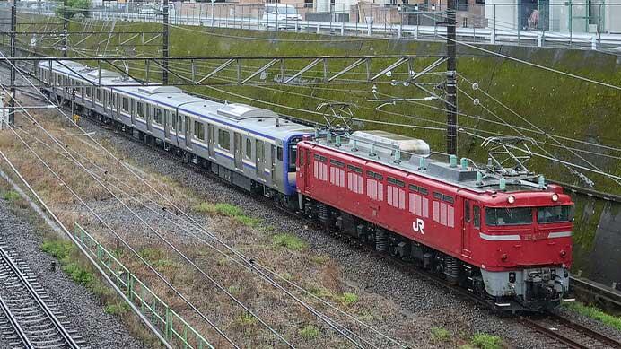 E235系1000番代J-34編成が配給輸送される