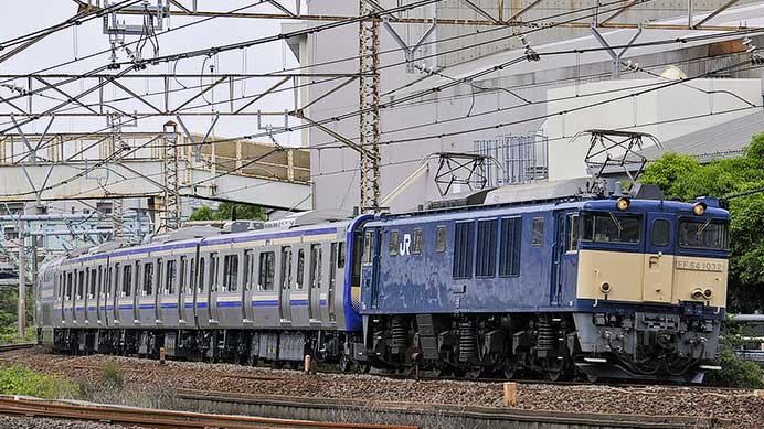 E235系1000番代F-37編成が配給輸送される