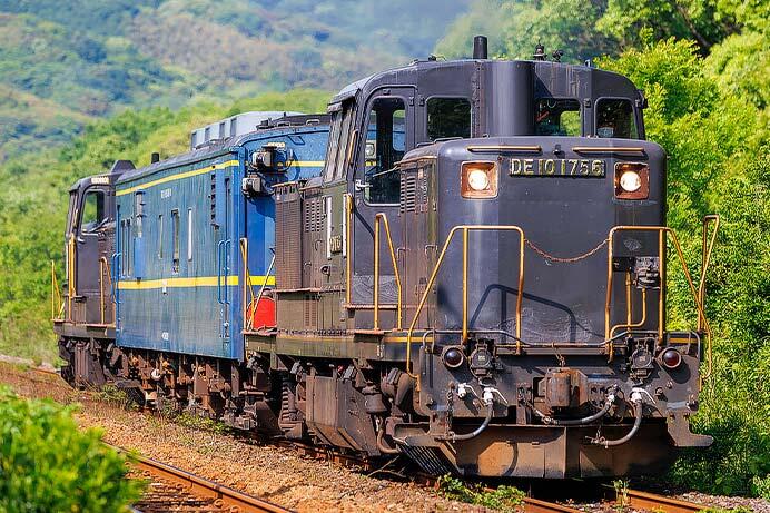 筑豊本線にマヤ34 2009が入線