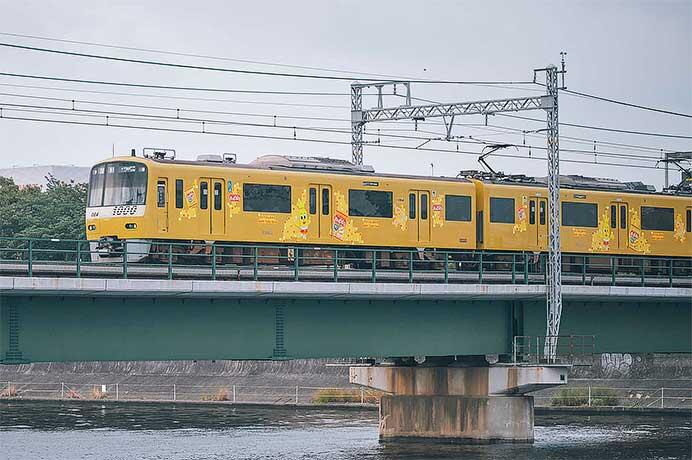 亀田製菓×京急，「ハッピーターントレイン」の運転を開始