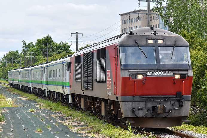 キハ40形5両が甲種輸送される