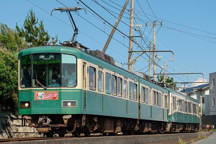 江ノ島電鉄で「藤沢駅高架乗入れ50周年」ヘッドマーク