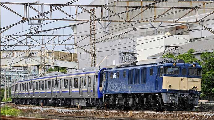 E235系J-36編成が配給輸送される