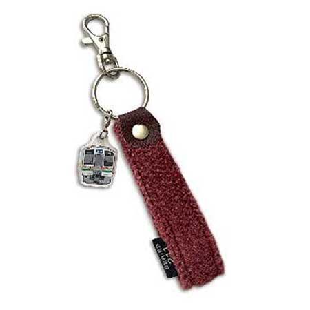 211系の座席生地のモケットを使用した「モケットチャームキーホルダー」