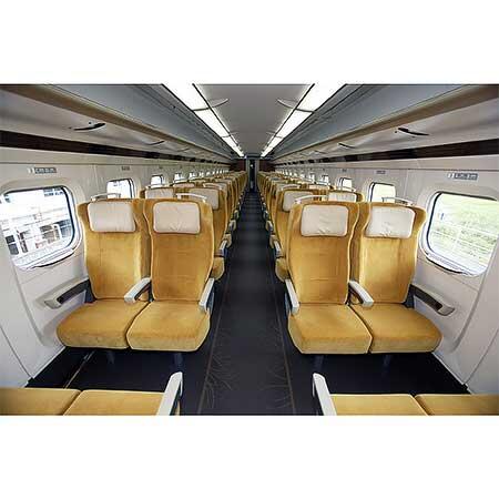 秋田新幹線こまちE6系内装