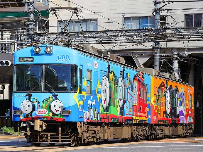 京阪大津線で「きかんしゃトーマス号」ラッピング電車運転｜鉄道