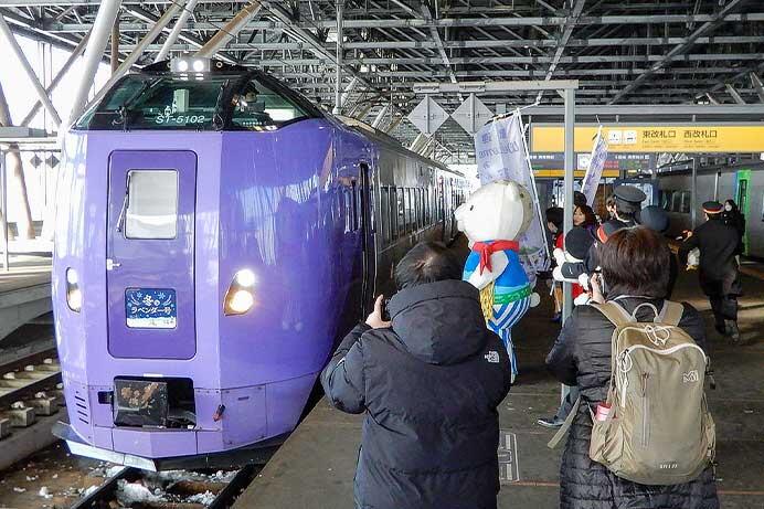 キハ261系5000番代「ラベンダー編成」による臨時特急“冬のラベンダー号”運転