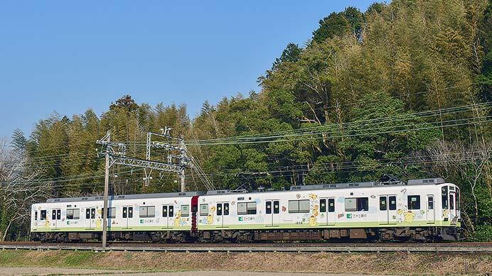 近鉄1201系に「三十三銀行（ポムポムプリン）」ラッピング