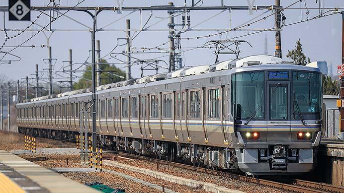 223系2000番代リニューアル車が営業運転を開始