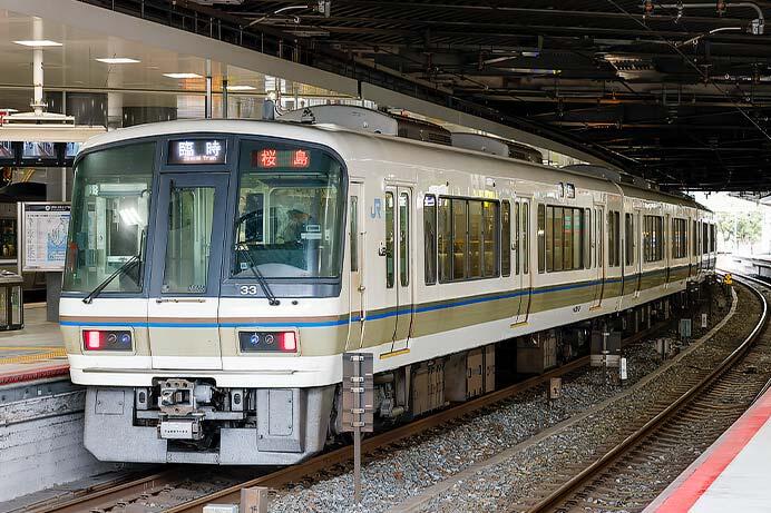 臨時快速“エキスポライナー”に221系が使用される