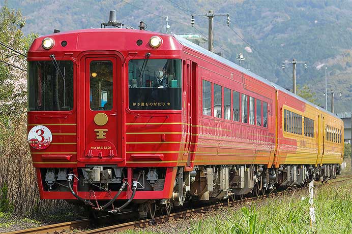 2代目「伊予灘ものがたり」3周年イベントが行なわれる