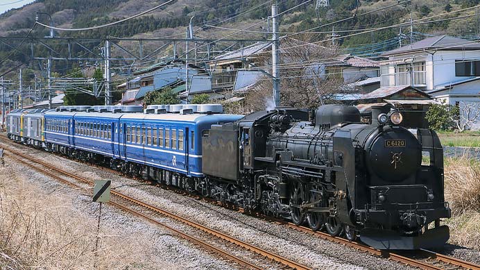 GV-E197形＋12系客車＋C61形が信越本線で試運転 