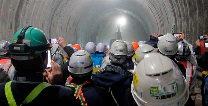 北海道新幹線 野田追トンネルが貫通