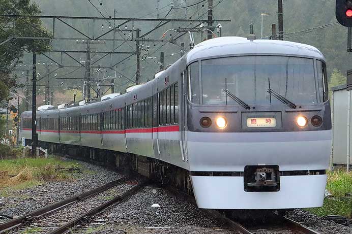 西武10000系10111編成が池袋線へ入線