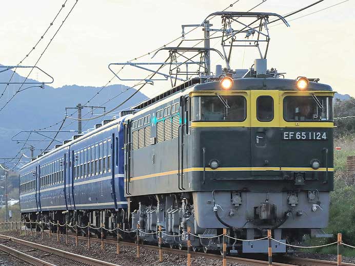 12系客車が宮原へ