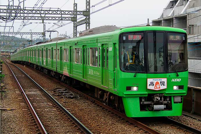 京王「高尾山トレイン」に「高尾」のヘッドマーク