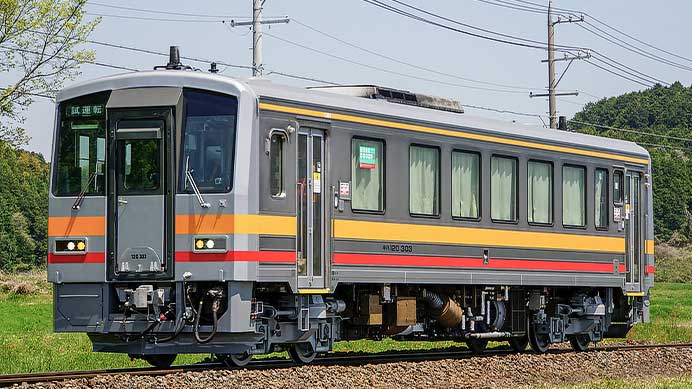 キハ120 301とキハ120 303の塗装が変更される