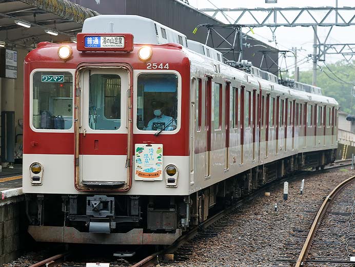 近鉄湯の山線列車の特殊系統板が新デザインに