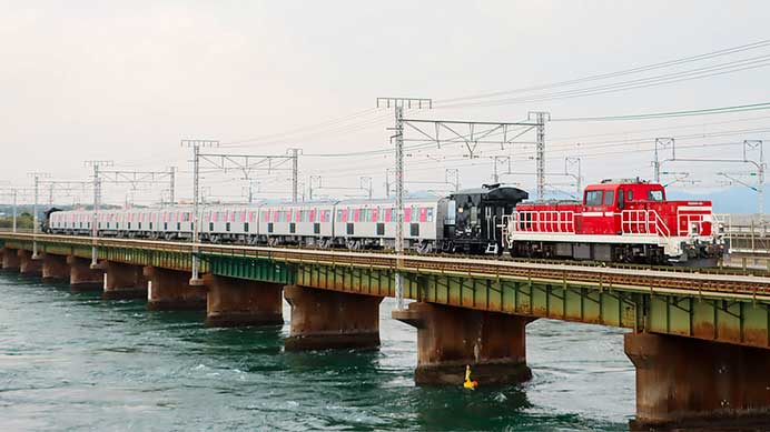 都営大江戸線用12-600形12-911編成が甲種輸送される