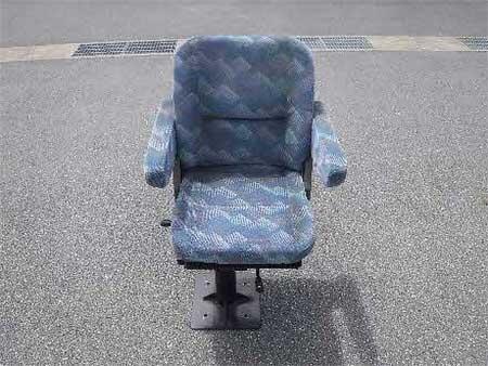 オークション形式で販売予定の「観測台椅子」