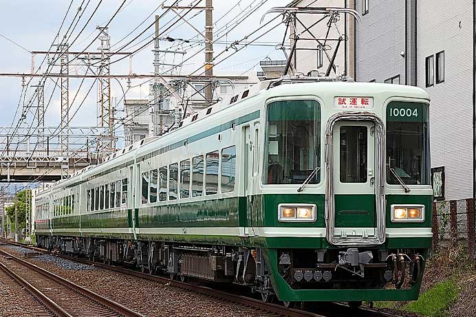 南海10004編成，なつかしの緑色の復元塗装になって出場