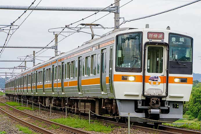 311系G1編成と311系G11編成に「感謝を込めた装飾」