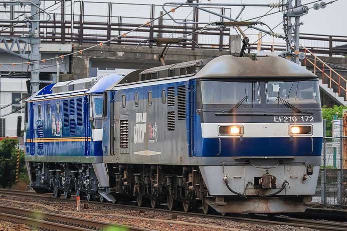 EF210-375が甲種輸送される