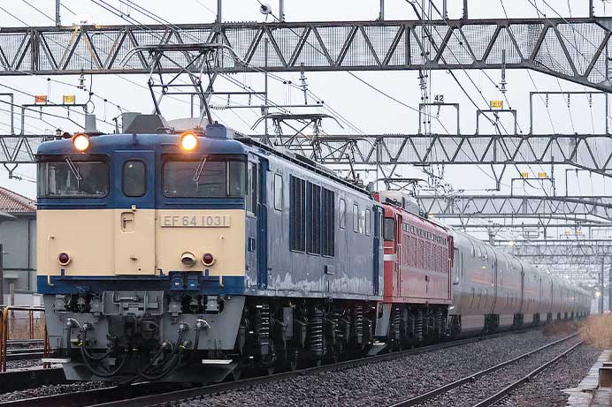 EF64 1031＋EF81 81が『カシオペア紀行　秋田行き』をけん引