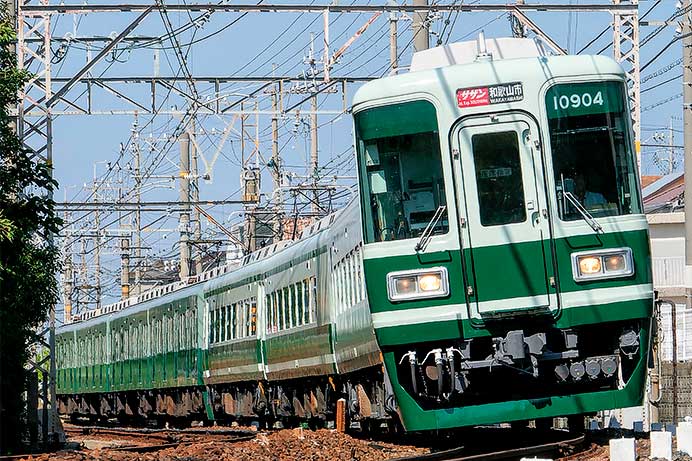 復元塗装となった南海10000系が営業運転を開始