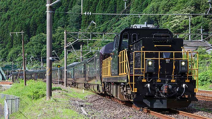 「ななつ星in九州」をDD200-702がけん引