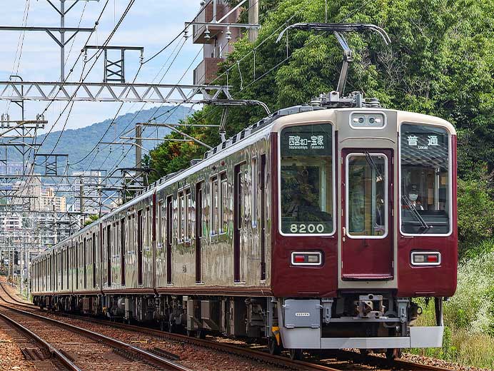 今津線で8200系＋8000系の6両編成が運転される