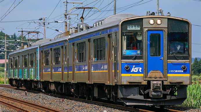 青い森701系とIGR7000系を連結した団臨運転