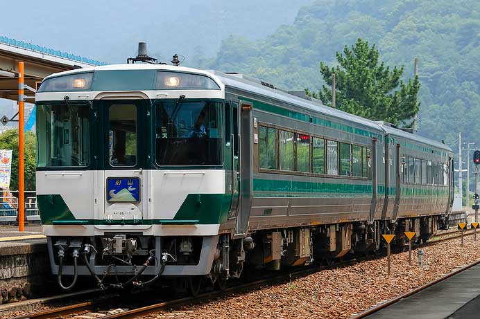 キハ185系復刻国鉄色のペア編成が復活