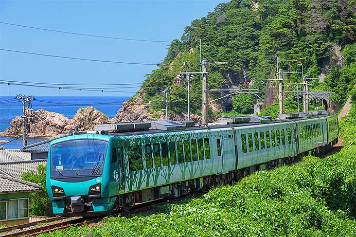 “羽越100周年ファイナル号”運転