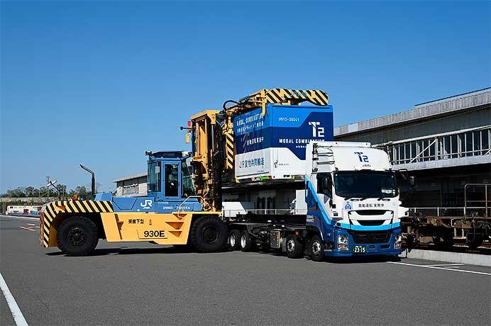 自動運転トラックと貨物鉄道を組み合わせた「モーダルコンビネーション」の実証を開始