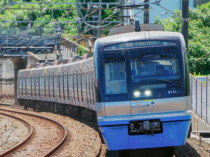 北総9100形9128編成に「印旛日本医大駅開業25周年」ヘッドマーク