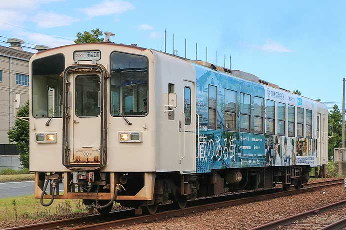 水島臨海鉄道で映画「蔵のある街」ラッピング列車を運転
