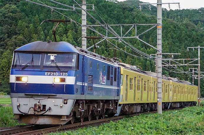 西武2000系が甲種輸送される