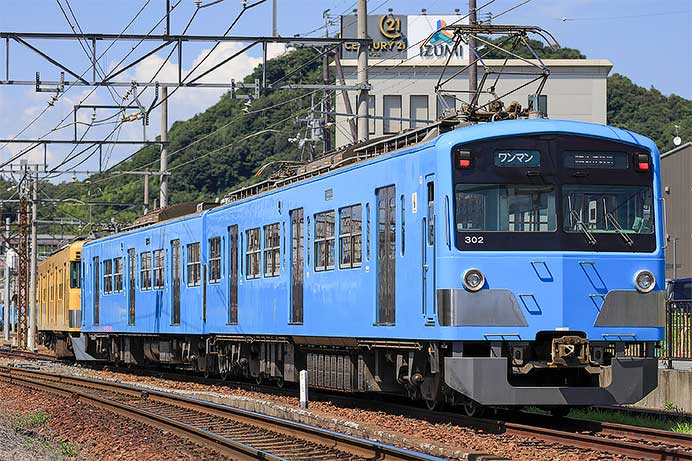 甲種輸送された西武2000系が近江鉄道に到着