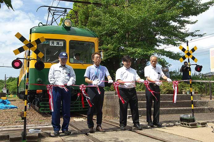 新潟交通電車線 旧月潟駅 保存車両の修復完了記念式典を開催
